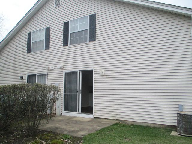 203 Teak Lane, Streamwood, IL 60107