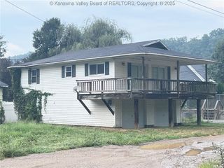 138 Jackson Way, Alum Creek, WV 25003