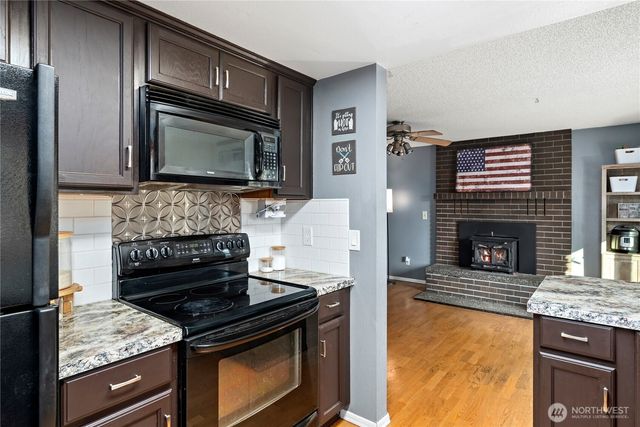 2432 Hemenway Place, Oak Harbor, WA 98277