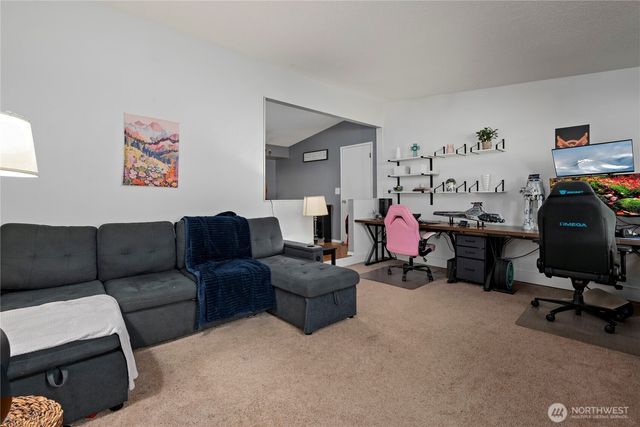 2432 Hemenway Place, Oak Harbor, WA 98277