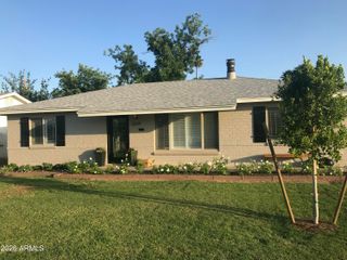 3609 E PICCADILLY Road, Phoenix, AZ 85018