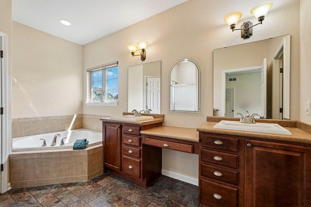 N66W23663 Hillview DRIVE, Sussex, WI 53089
