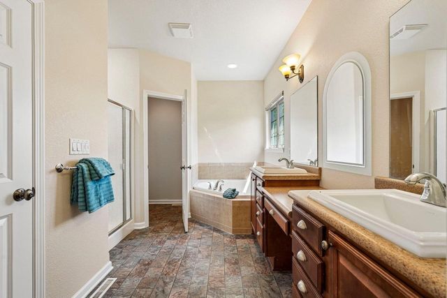 N66W23663 Hillview DRIVE, Sussex, WI 53089