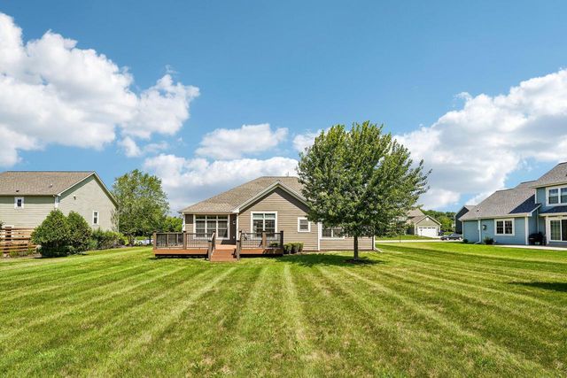 N66W23663 Hillview DRIVE, Sussex, WI 53089