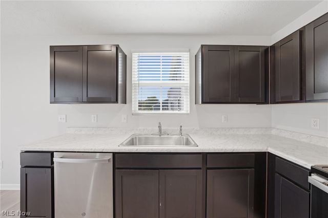 140 Wildflower Drive, Elyria, OH 44035