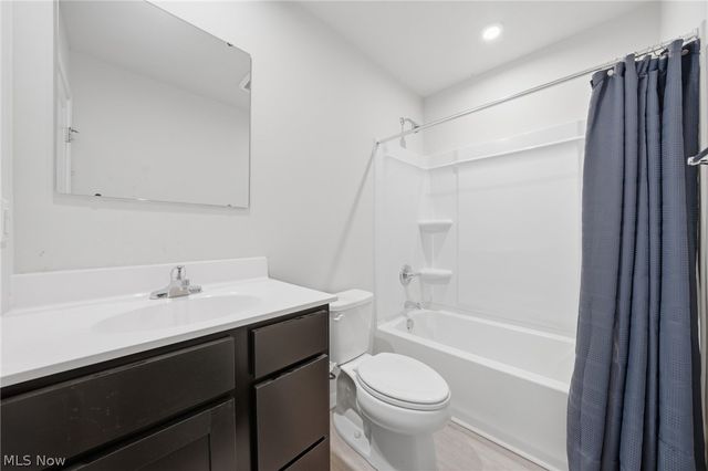 140 Wildflower Drive, Elyria, OH 44035
