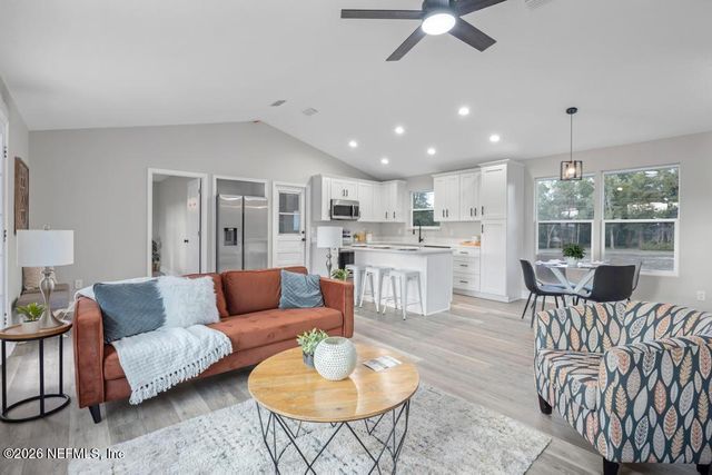 4561 CHIPMUNK Road, Middleburg, FL 32068