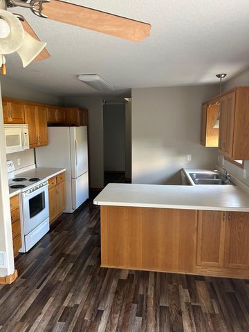 1035 Petra Court SW, Pine Island, MN 55963