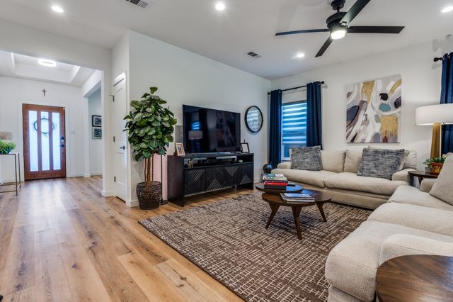 1110 Claude Street, Dallas, TX 75203