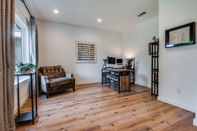 1110 Claude Street, Dallas, TX 75203