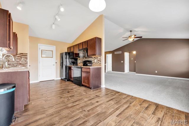 147 Creekside Drive, Winfield, MO 63389