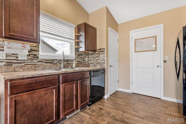 147 Creekside Drive, Winfield, MO 63389