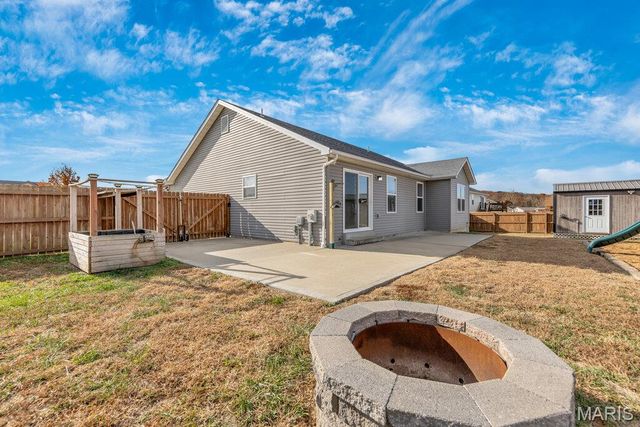 147 Creekside Drive, Winfield, MO 63389