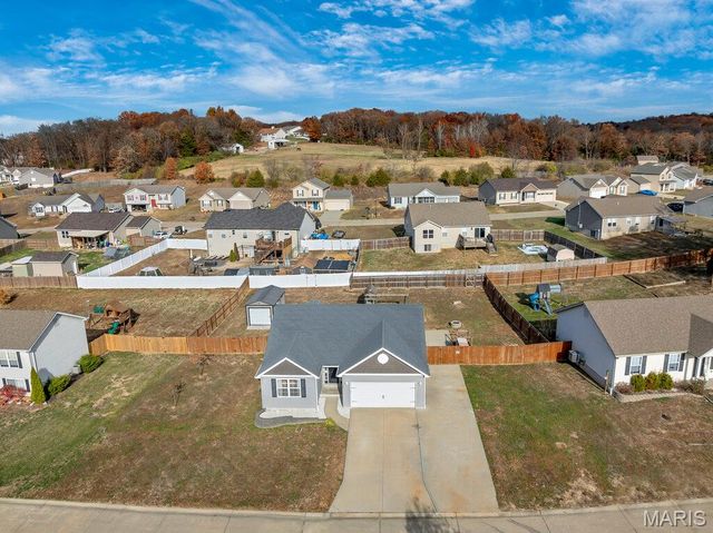 147 Creekside Drive, Winfield, MO 63389