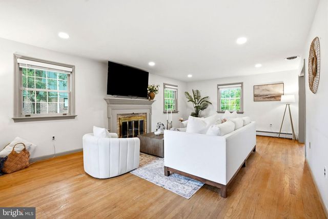 1555 MISSION RD, Lancaster, PA 17601