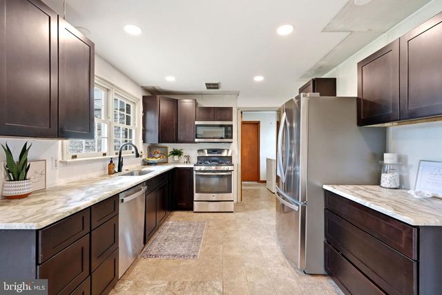 1555 MISSION RD, Lancaster, PA 17601