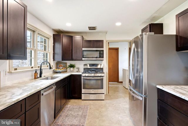 1555 MISSION RD, Lancaster, PA 17601