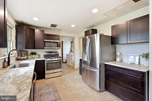 1555 MISSION RD, Lancaster, PA 17601