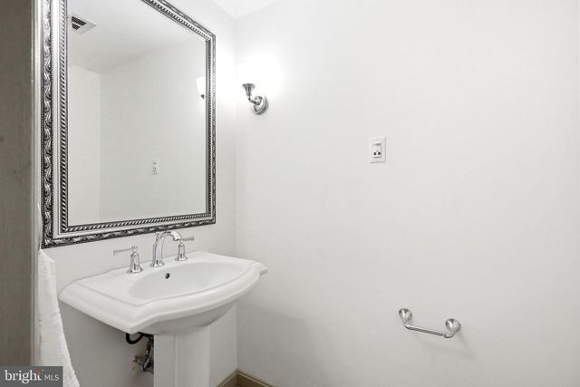 1555 MISSION RD, Lancaster, PA 17601