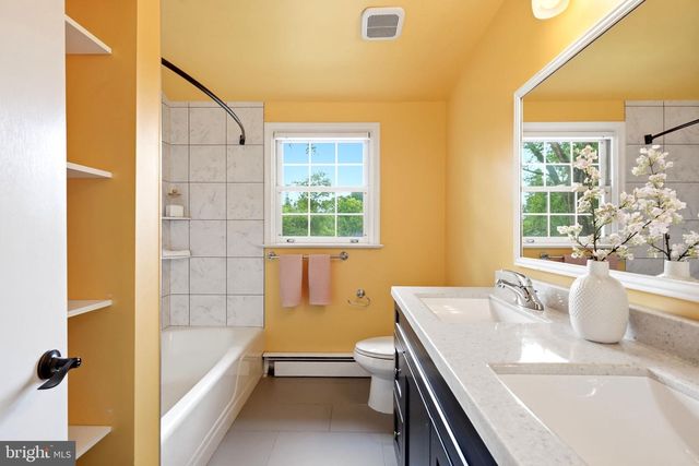 1555 MISSION RD, Lancaster, PA 17601