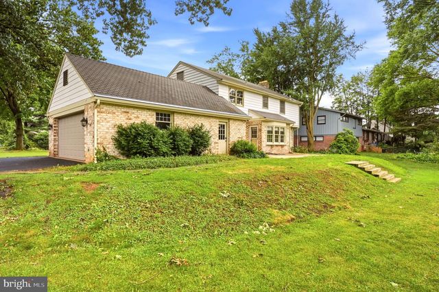 1555 MISSION RD, Lancaster, PA 17601