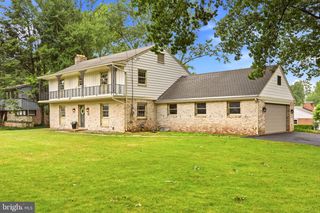 1555 MISSION RD, Lancaster, PA 17601
