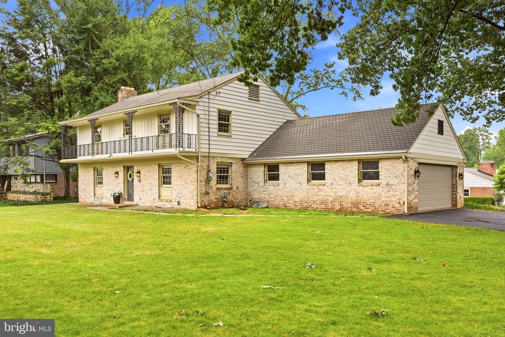 1555 MISSION RD, Lancaster, PA 17601