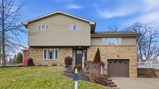 453 Amherst Avenue, Moon/crescent Twp, PA 15108