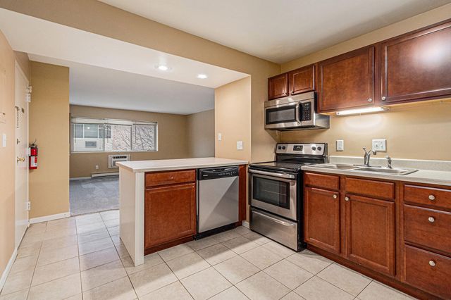 756 W Kilgore Road 306, Kalamazoo City, MI 49008