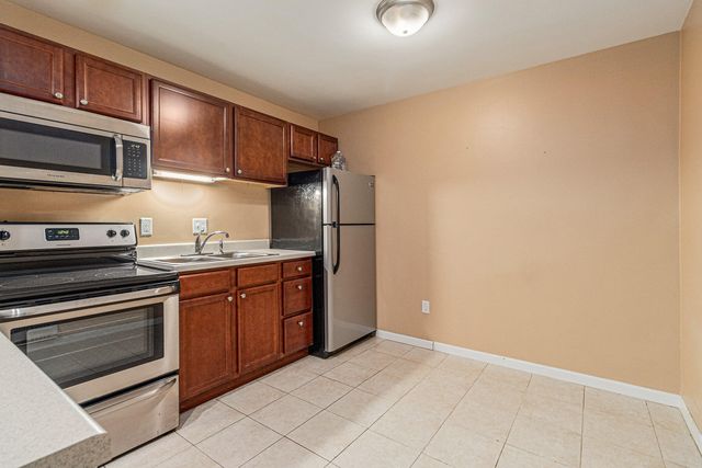 756 W Kilgore Road 306, Kalamazoo City, MI 49008