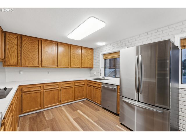 820 Se BARNES Ave, Gresham, OR 97080