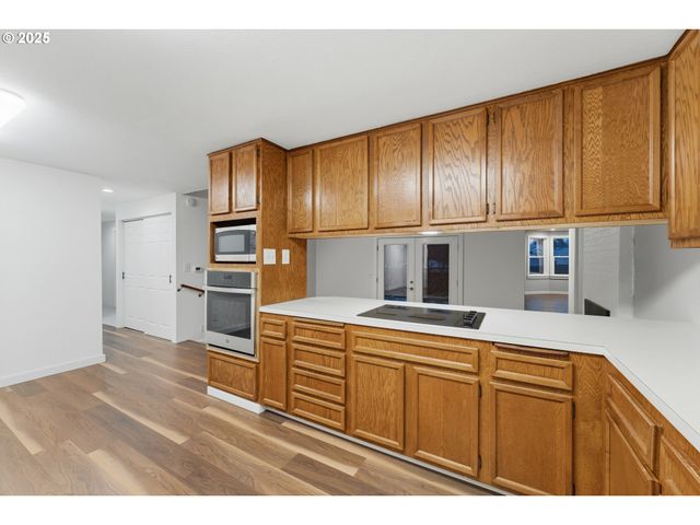 820 Se BARNES Ave, Gresham, OR 97080