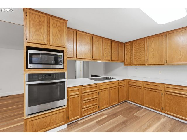 820 Se BARNES Ave, Gresham, OR 97080