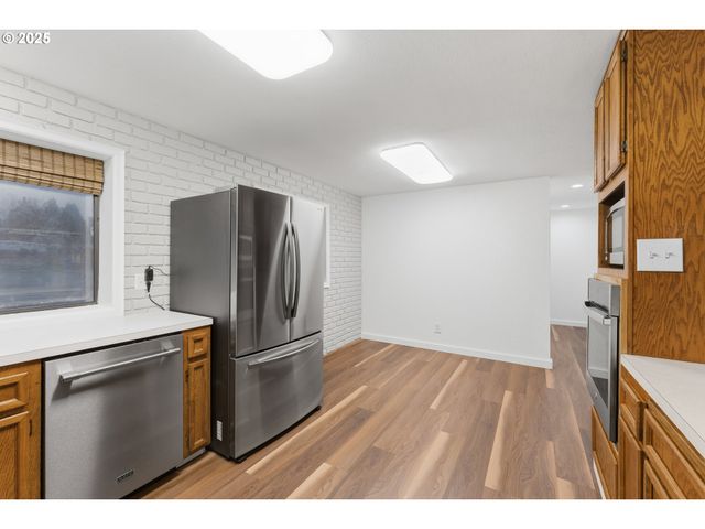 820 Se BARNES Ave, Gresham, OR 97080