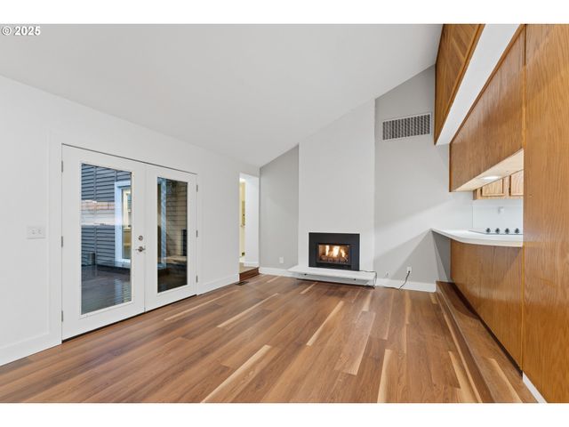 820 Se BARNES Ave, Gresham, OR 97080