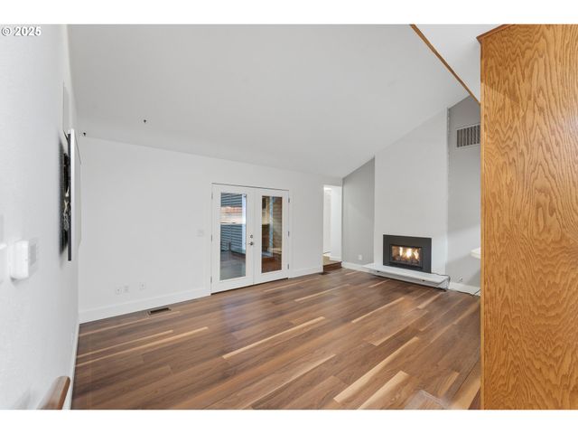 820 Se BARNES Ave, Gresham, OR 97080