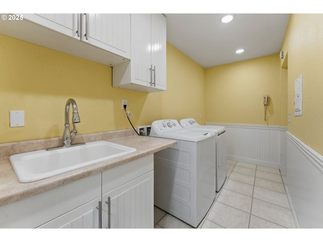 820 Se BARNES Ave, Gresham, OR 97080