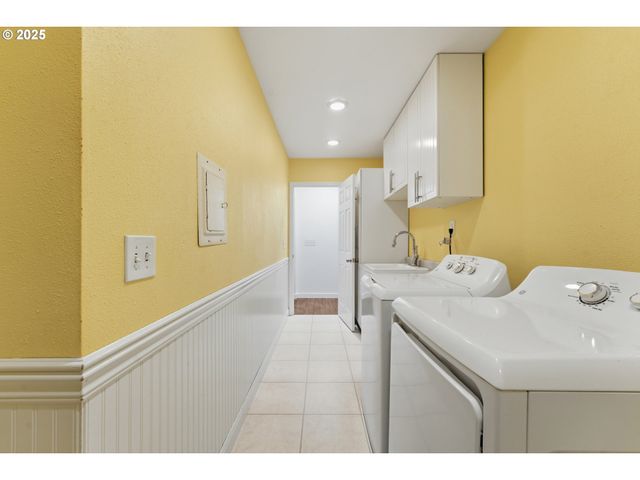 820 Se BARNES Ave, Gresham, OR 97080