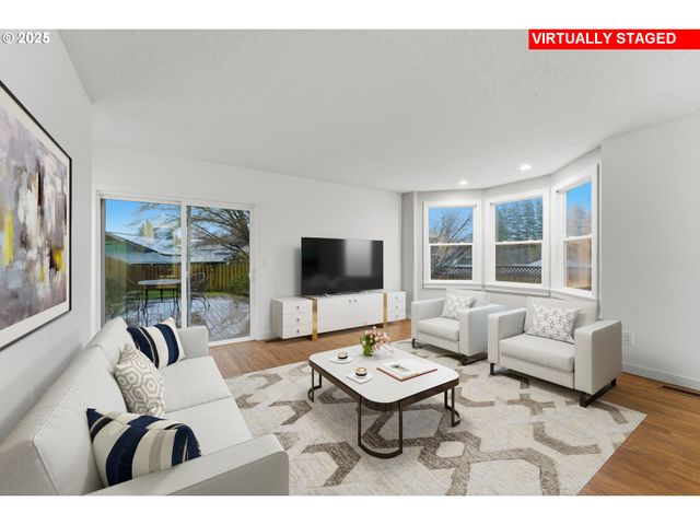 820 Se BARNES Ave, Gresham, OR 97080