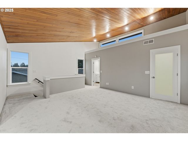 820 Se BARNES Ave, Gresham, OR 97080