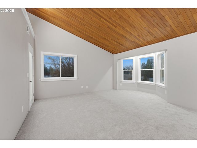 820 Se BARNES Ave, Gresham, OR 97080