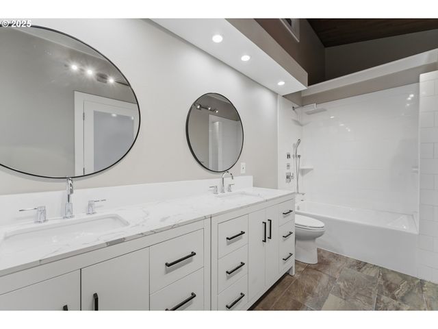 820 Se BARNES Ave, Gresham, OR 97080