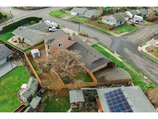 820 Se BARNES Ave, Gresham, OR 97080