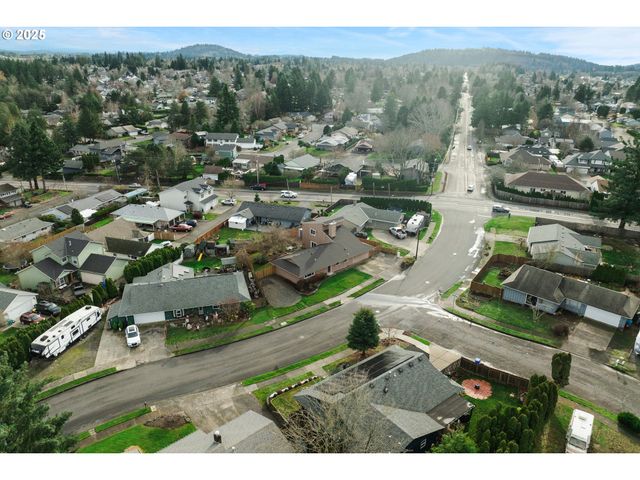 820 Se BARNES Ave, Gresham, OR 97080