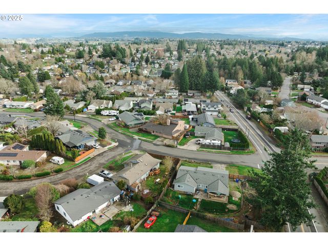 820 Se BARNES Ave, Gresham, OR 97080