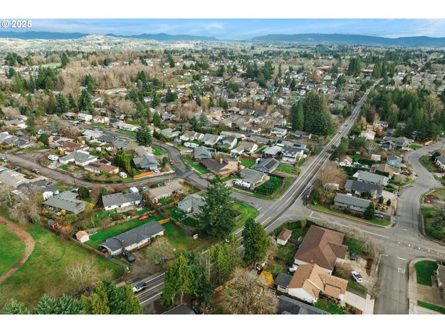 820 Se BARNES Ave, Gresham, OR 97080