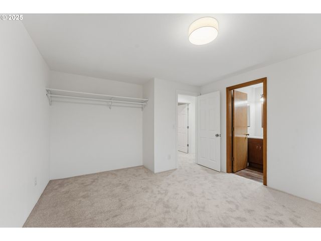 820 Se BARNES Ave, Gresham, OR 97080