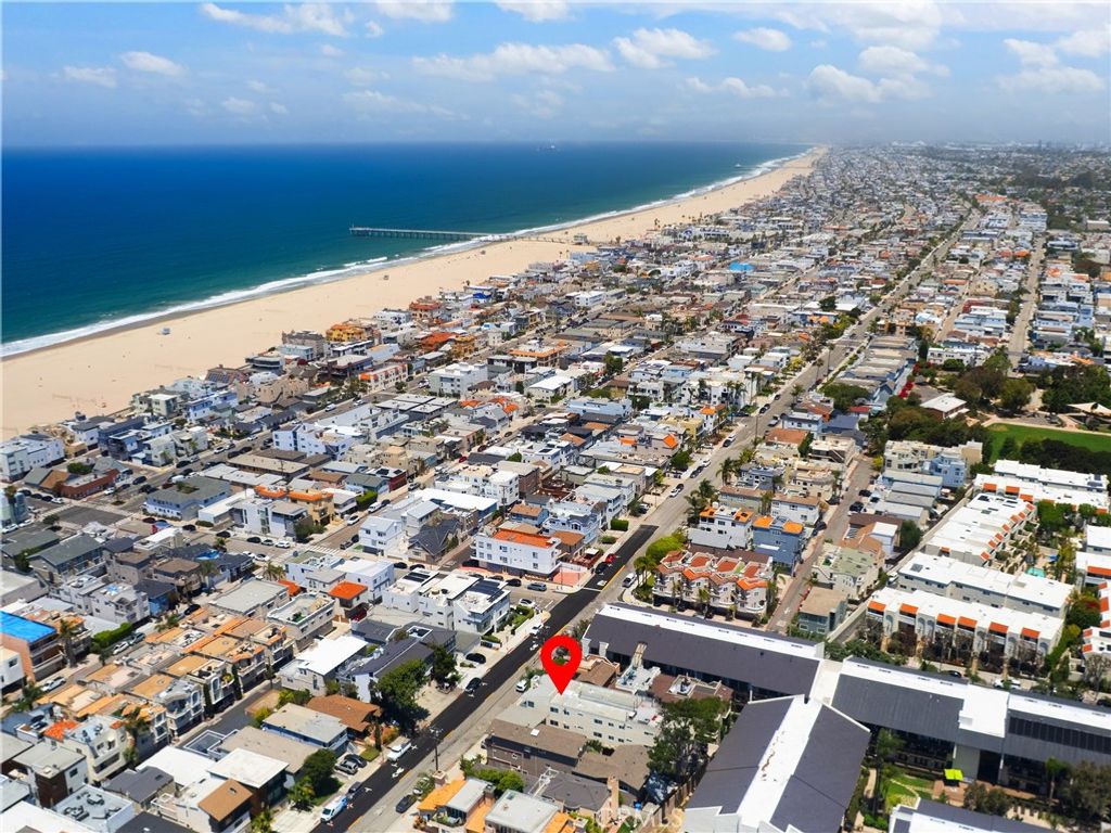 Image 2 of property listing at 148 Monterey Boulevard, Hermosa Beach, CA 90254