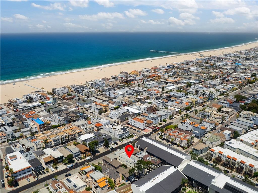 Image 3 of property listing at 148 Monterey Boulevard, Hermosa Beach, CA 90254