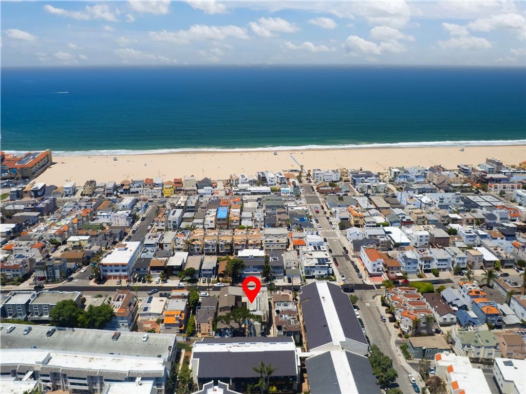 Image 4 of property listing at 148 Monterey Boulevard, Hermosa Beach, CA 90254